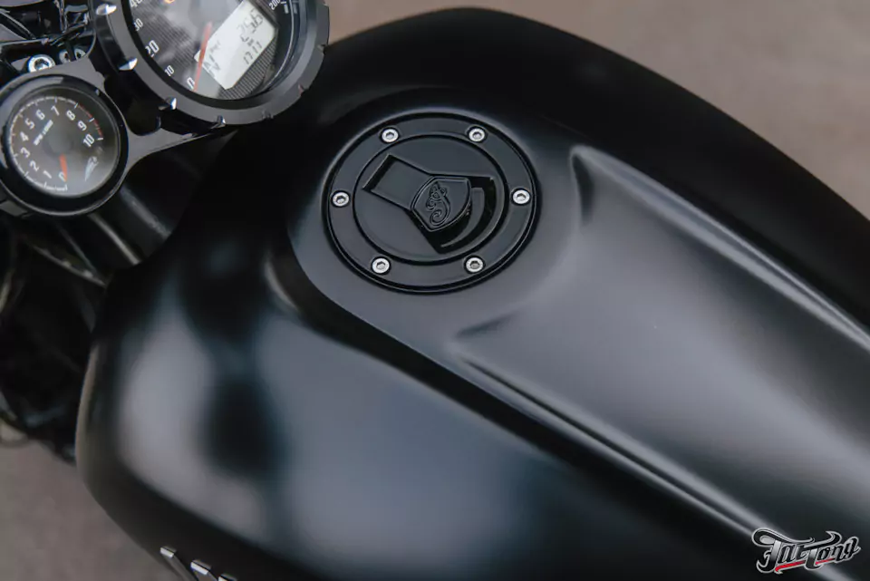 Окрасили детали мотоцикла Indian Scout в черный матовый цвет
